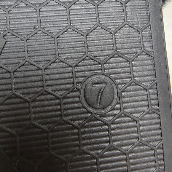 Fenty × Puma by Rihanna black leadcat furry slides size 7 - Picture 5 of 5